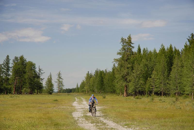 095.JPG - Наконец выехали на кусок отсыпанной дороги